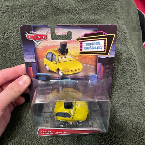 DISNEY PIXAR CARS DRIVE-IN CINE-PARC P.T. FLEA DIECAST VEHICLE New - Picture 1 of 2